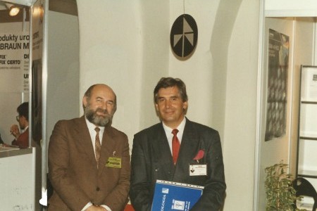 Inż. Jerzy Paluchiewicz i dr Jacek Zdanowicz prezentacja pierwszego polskiego Uroflawometru na medycznych Targach Poznańskich w roku 1991.